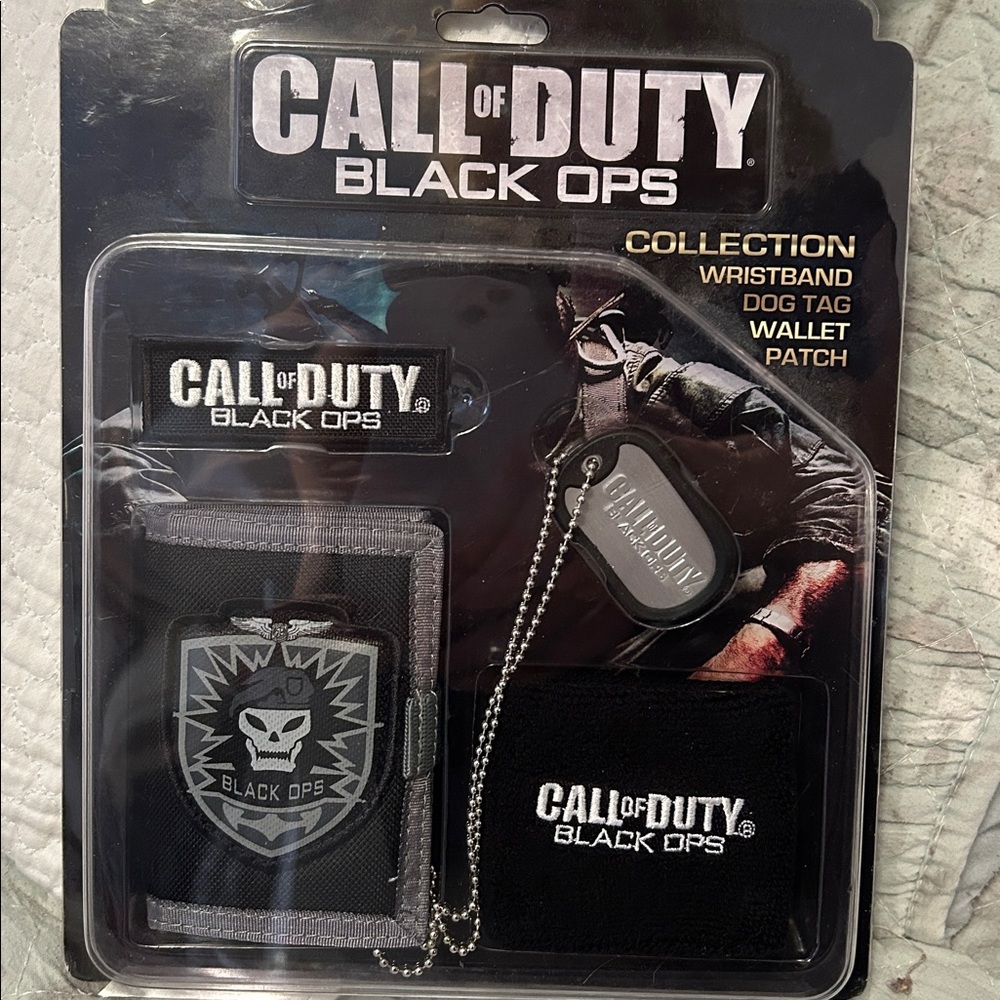 Call of Duty Black ops Accessory Pack - Wallet, Dog Tag, Wristband
